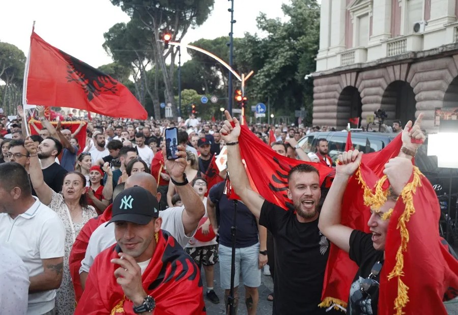 Nuevas protestas contra proyectos de lujo de la familia Trump en Albania