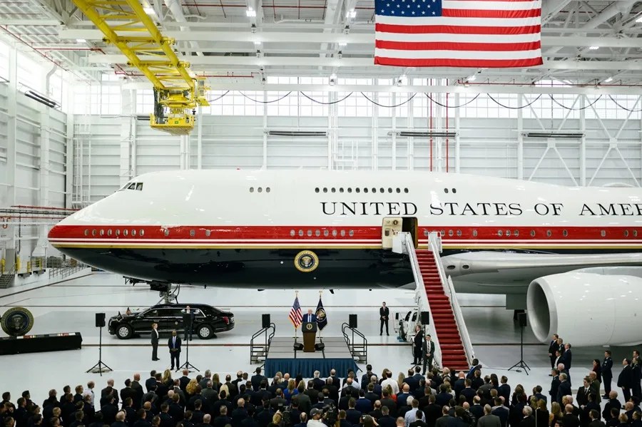 Trump estrena el polémico avión presidencial donado por Catar: "Estamos muy orgullosos"