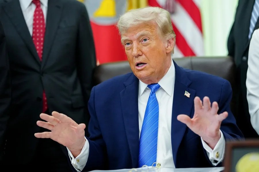 Trump asegura que el estrecho de Ormuz está abierto al tráfico