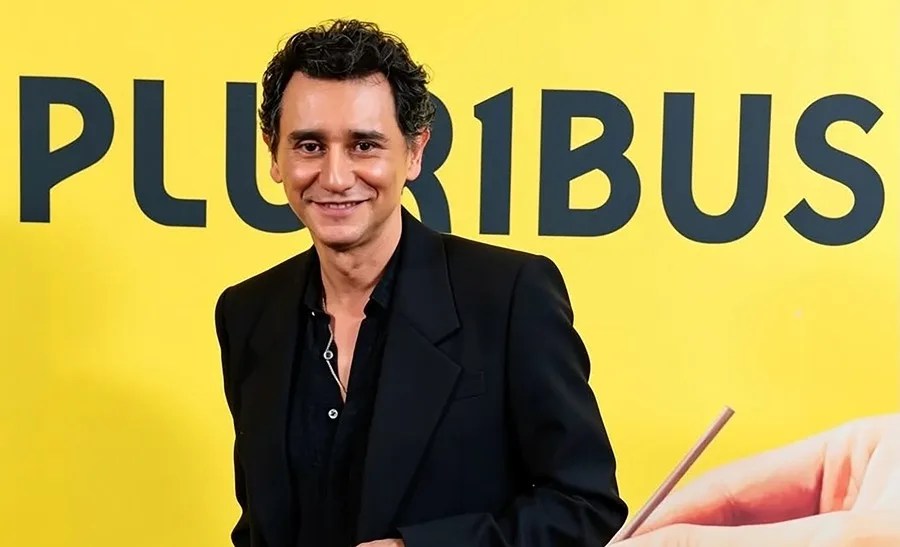 El colombiano Carlos-Manuel Vesga, nominado por primera vez al Emmy, por ‘Pluribus’