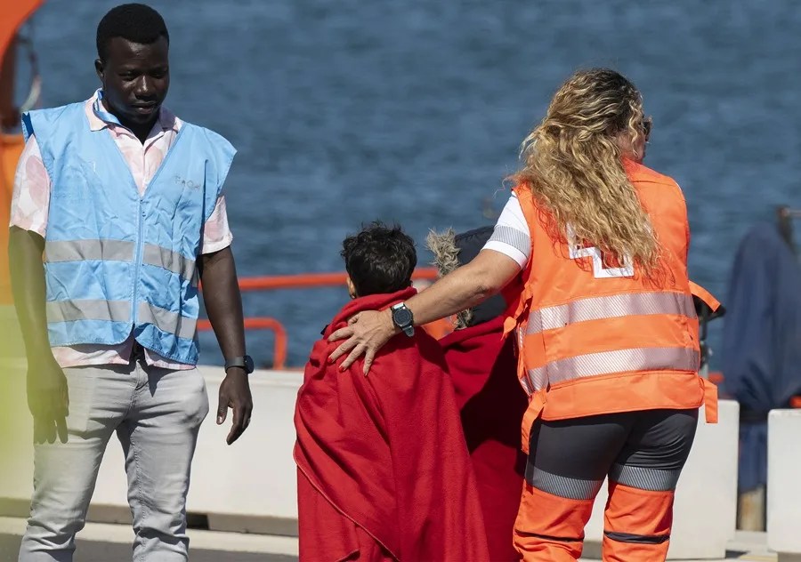 Inmigrantes de origen magrebí y subsahariano, en Lanzarote.