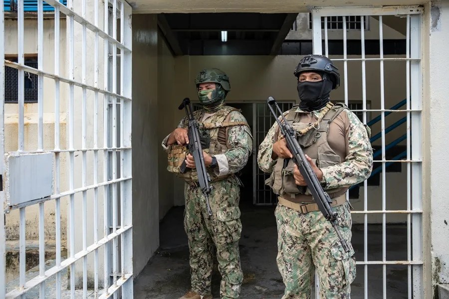 Las familiares de los presos en Ecuador sufren "extensión de la condena", según informe
