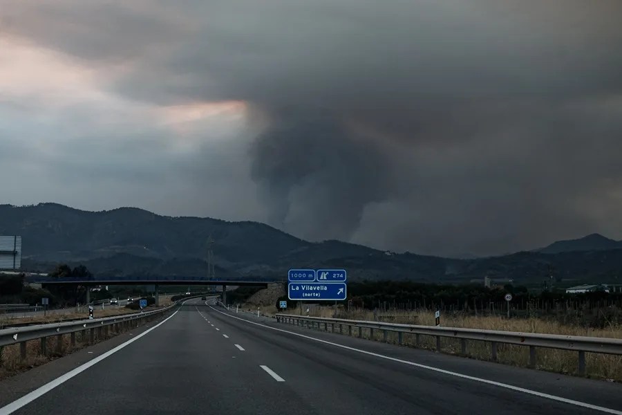 https://i0.wp.com/efe.com/wp-content/uploads/2026/07/carreteras-cortadas-incendios.webp?fit=900%2C600&ssl=1
