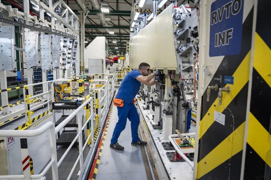 Línea de producción del A350 en la planta de Airbus en El Puerto de Santa Maria (Cádiz).