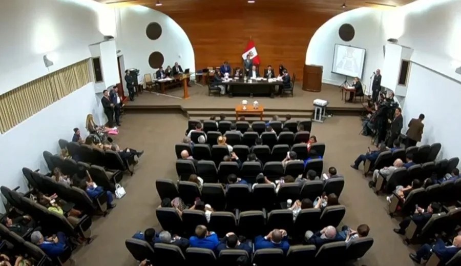 El Congreso de Perú promulga una ley que excluye a policías y militares de la justicia común