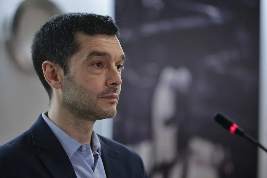 El ministro de Derechos Sociales, Consumo y Agenda 2030, Pablo Bustinduy, presenta la sexta edición del Panel del Sistema para la Autonomía y Atención a la Dependencia durante un acto celebrado este miércoles en Madrid
