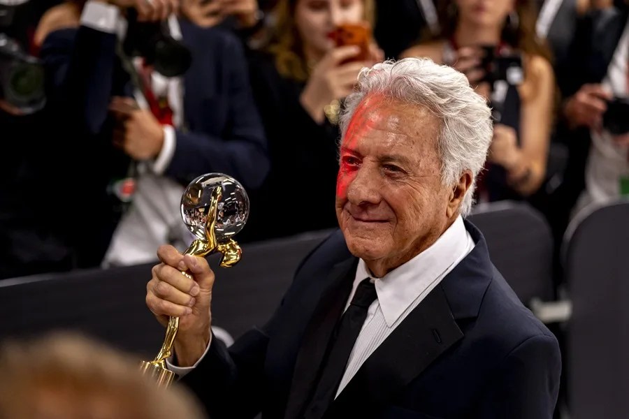 Dustin Hoffman y Maggie Gyllenhaal, galardonados en el festival de Karlovy Vary