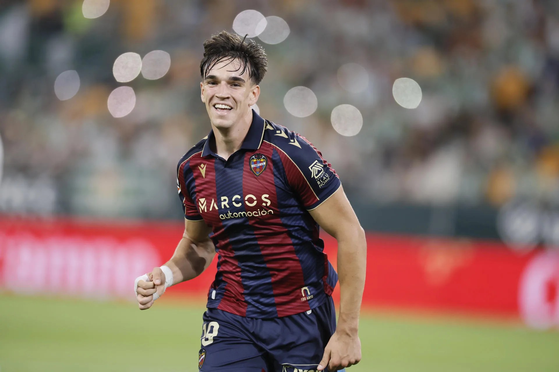 El delantero Carlos Espí