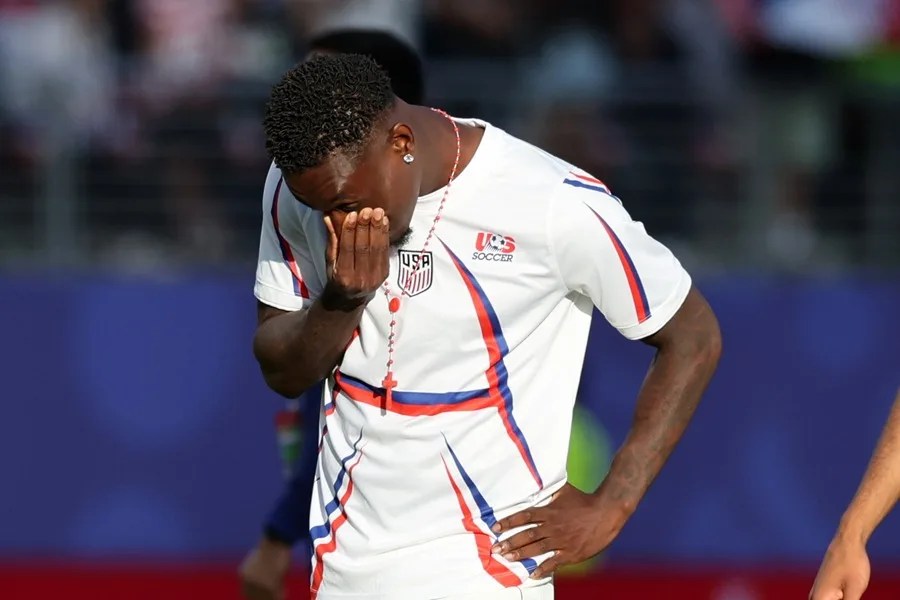 Comisión Disciplinara de la FIFA defiende su independencia y matiza que no ha revocado la expulsión a Balogun