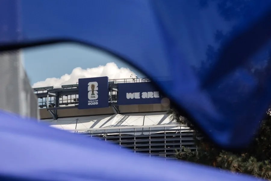 Se exhibe la señalización de la Copa Mundial de la FIFA 2026 en el estadio MetLife de East Rutherford, Nueva Jersey
