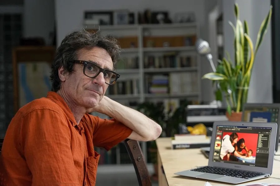 "No hay dinero que pague una foto como esa", comenta a EFE Joan Monfort (Barcelona, 1968), el autor de una foto icónica en la que comparten escenario un joven Leo Messi y un bebé Lamine Yamal, una instantánea de 2007 y que ahora ha dado la vuelta al mundo. 