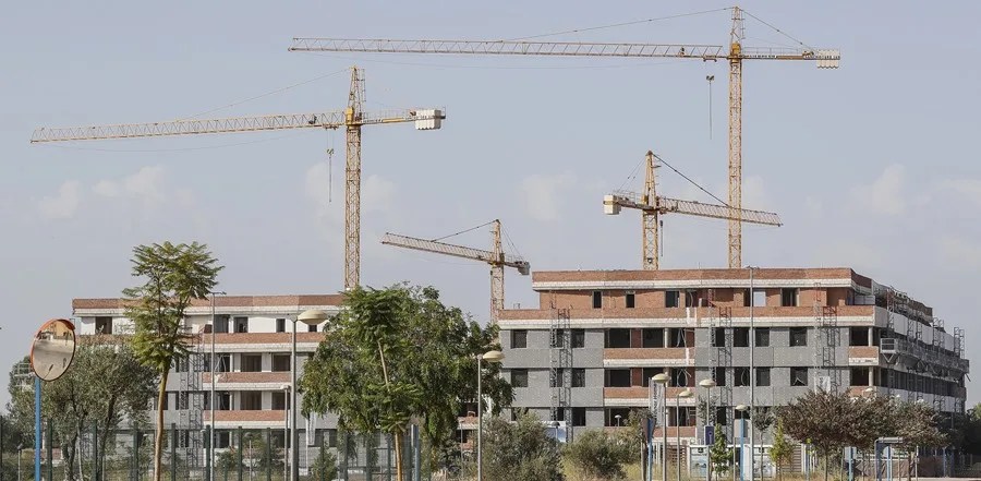 Bloques de pisos en construcción.