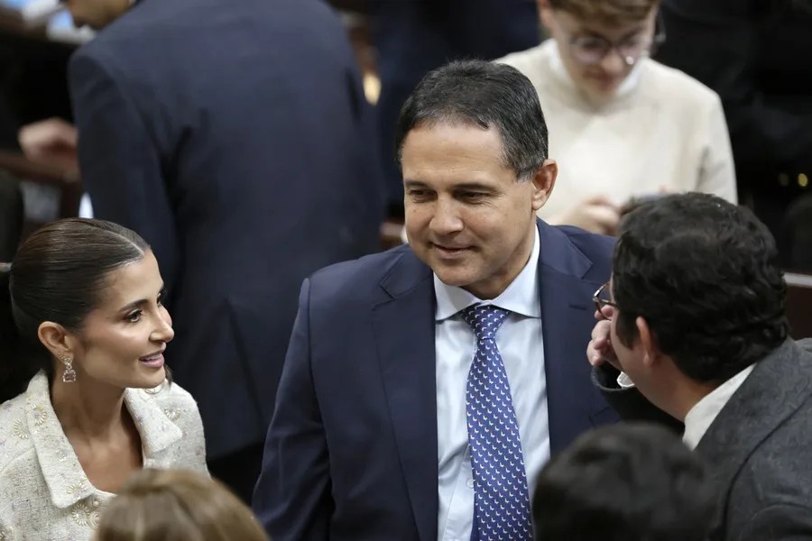 El uribista Honorio Henríquez presidirá Senado de Colombia tras lograr el apoyo del petrismo