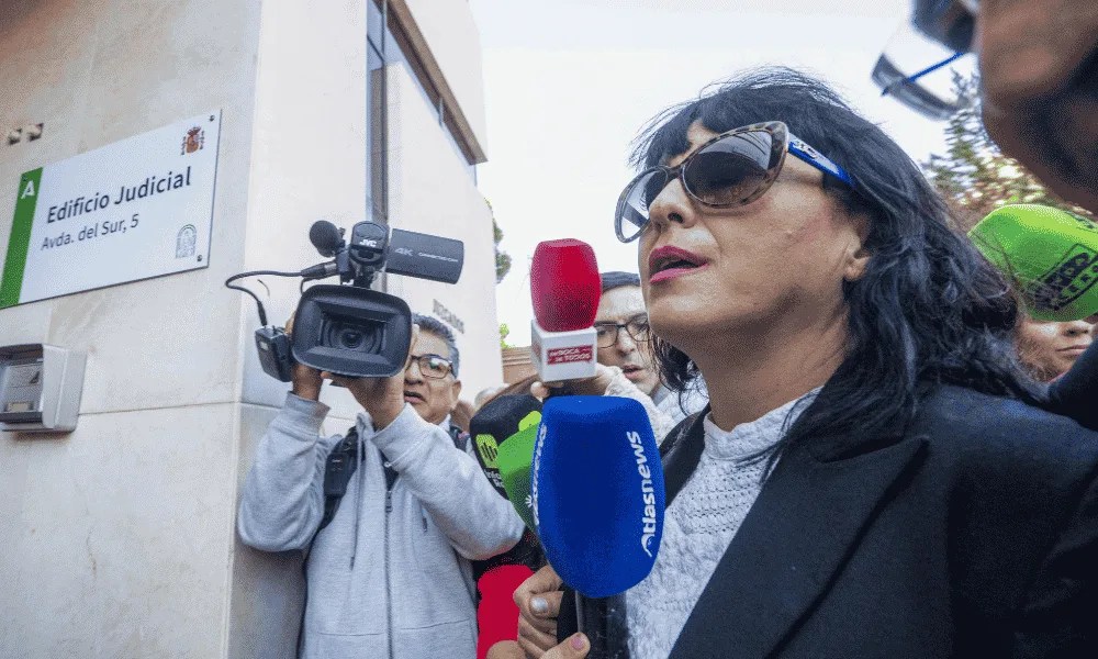 Juana Rivas a su llegada a la sede judicial de Caleta para declarar ante el Juzgado de Instrucción 4 de Granada.
