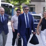 El exministro Jorge Fernández Díaz (i) llega a la Audiencia Nacional