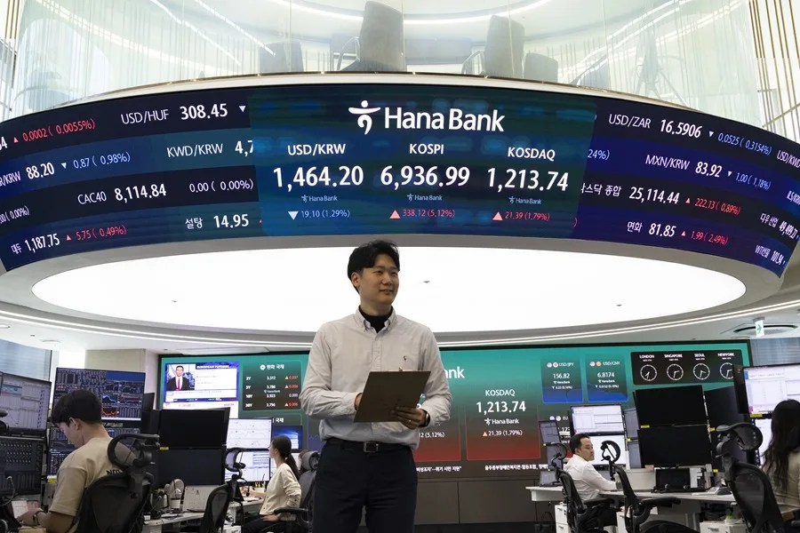El Kospi surcoreano repunta más de un 4 % por las tecnológicas tras las caídas del lunes