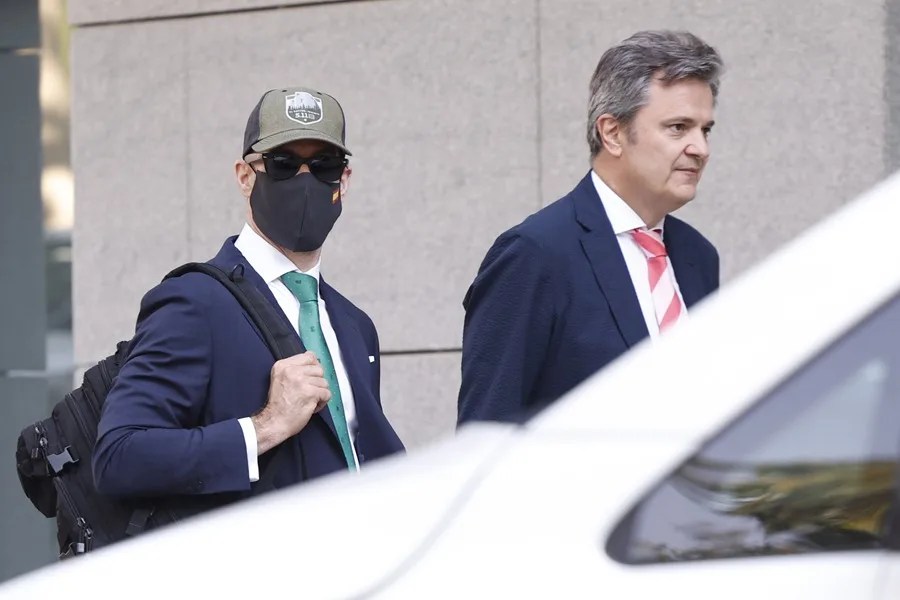 El comandante de la Guardia Civil Rubén Villalba (i) a su llegada a la Audiencia Nacional