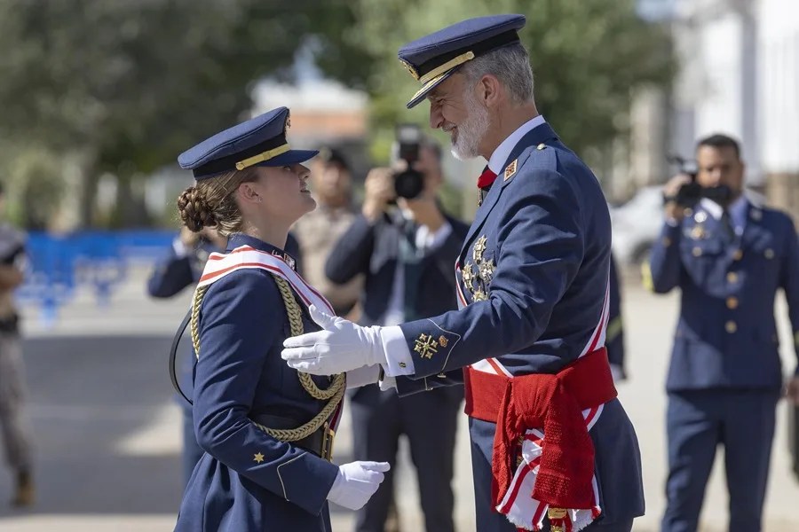 El rey Felipe VI entrega la Gran Cruz al Mérito Aeronáutico a la Princesa Leonor