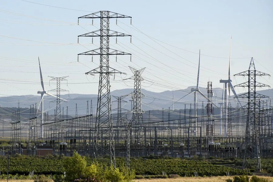 Postes de electricidad.