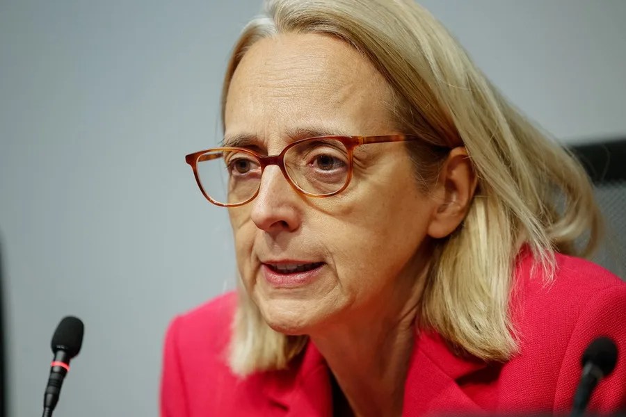 La presidenta de la Autoridad Independiente de Responsabilidad Fiscal (AIReF), Inés Olóndriz durante la presentación del informe sobre ejecución presupuestaria, deuda y regla de gasto de 2026, este miércoles