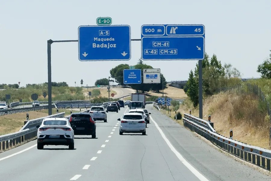 Vista del estado de la A5 en Madrid este viernes cuando comienza la operación salida especial de verano.