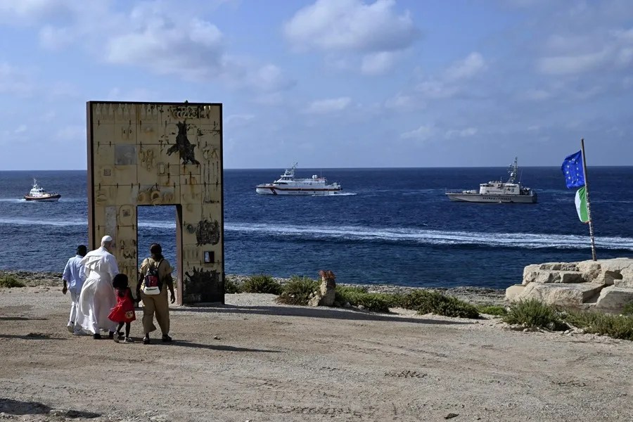 papa lampedusa migrantes