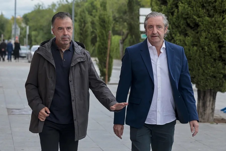 Los comentaristas Josep Pedrerol (d) y José Antonio Luque