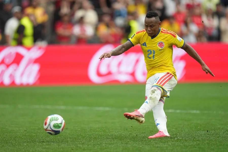 Federación Colombiana de Fútbol pide a Fiscalía investigar las amenazas contra Campaz