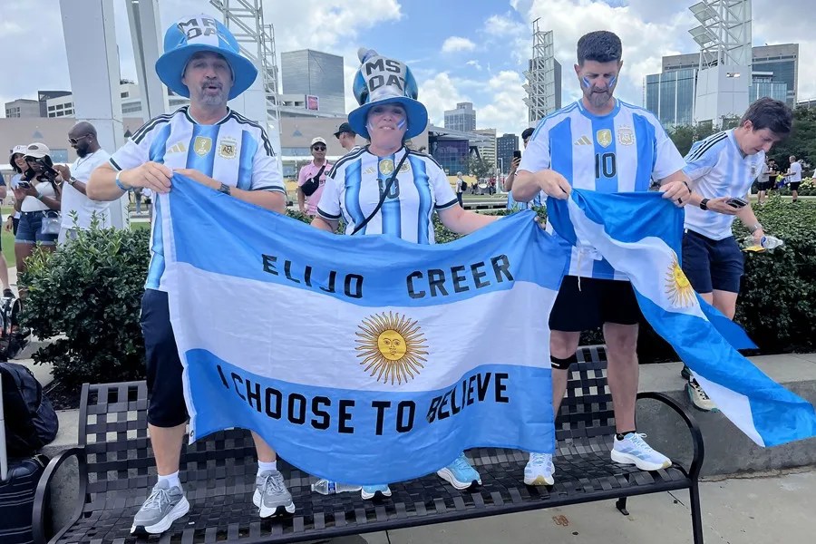 Argentina ya palpita la semifinal ante Inglaterra con canciones contra su histórico rival