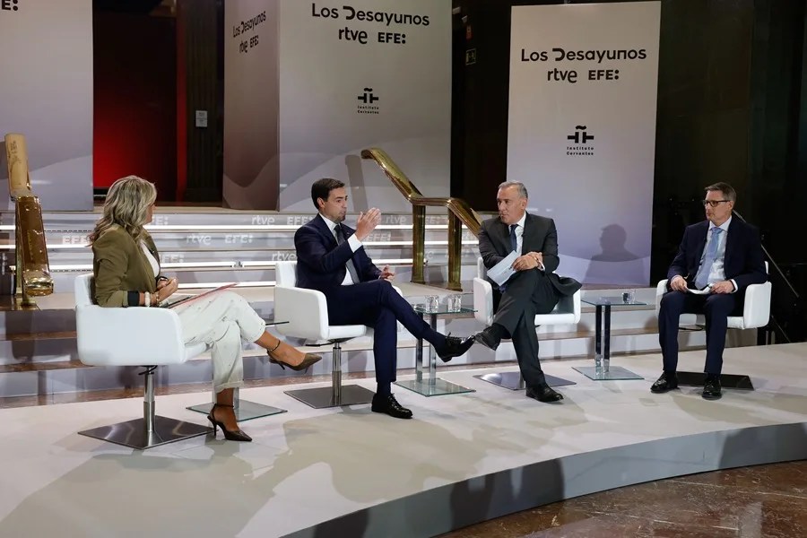 El lehendakari Imanol Pradales (c)