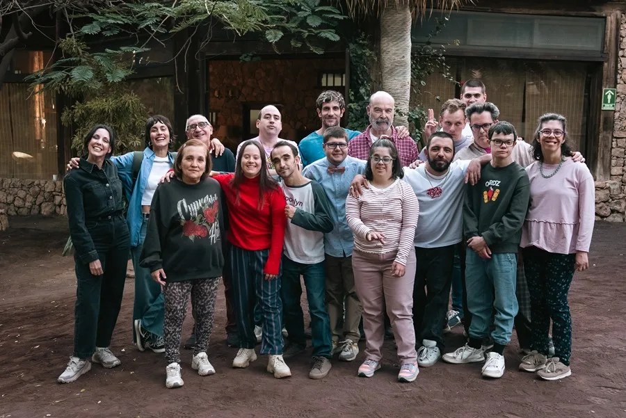 RESINES PRESENTA HACIENDO AMIGOS