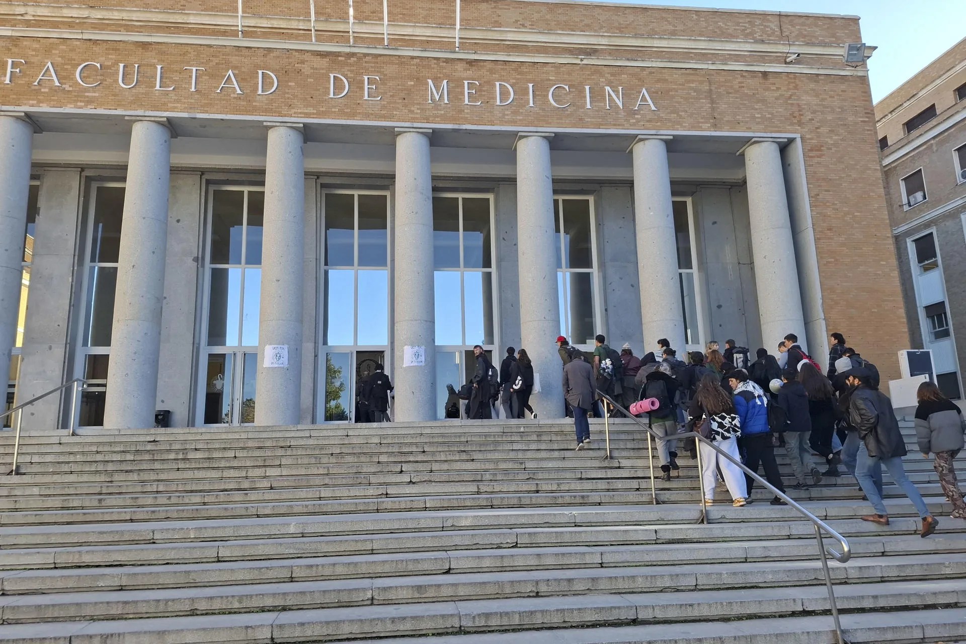 Facultad de Medicina de la Complutense en la Ciudad Universitaria de Madrid. EFE/ Daniel Gómez-Fontecha