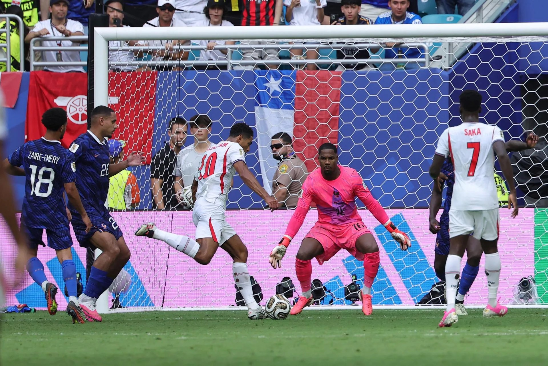 Jude Bellingham of England (C) scores the 4-6 goal during the FIFA World Cup 2026 3rd place playoff match France against England, in Miami, Florida, US, 18 July 2026. (Francia) EFE/EPA/CRISTOBAL HERRERA-ULASHKEVICH
