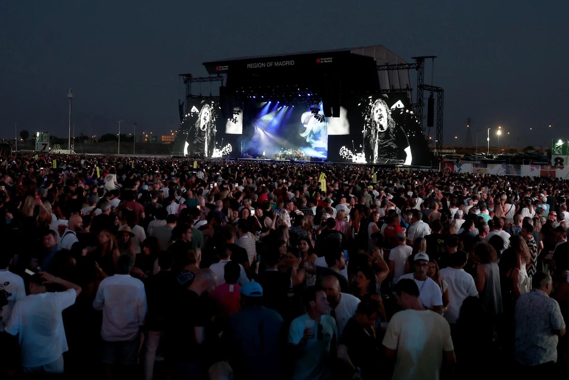 El grupo estadounidense de rock alternativo, Foo Fighters, durante su actuación este miércoles en el festival Mad Cool de Madrid. EFE/ Kiko Huesca
