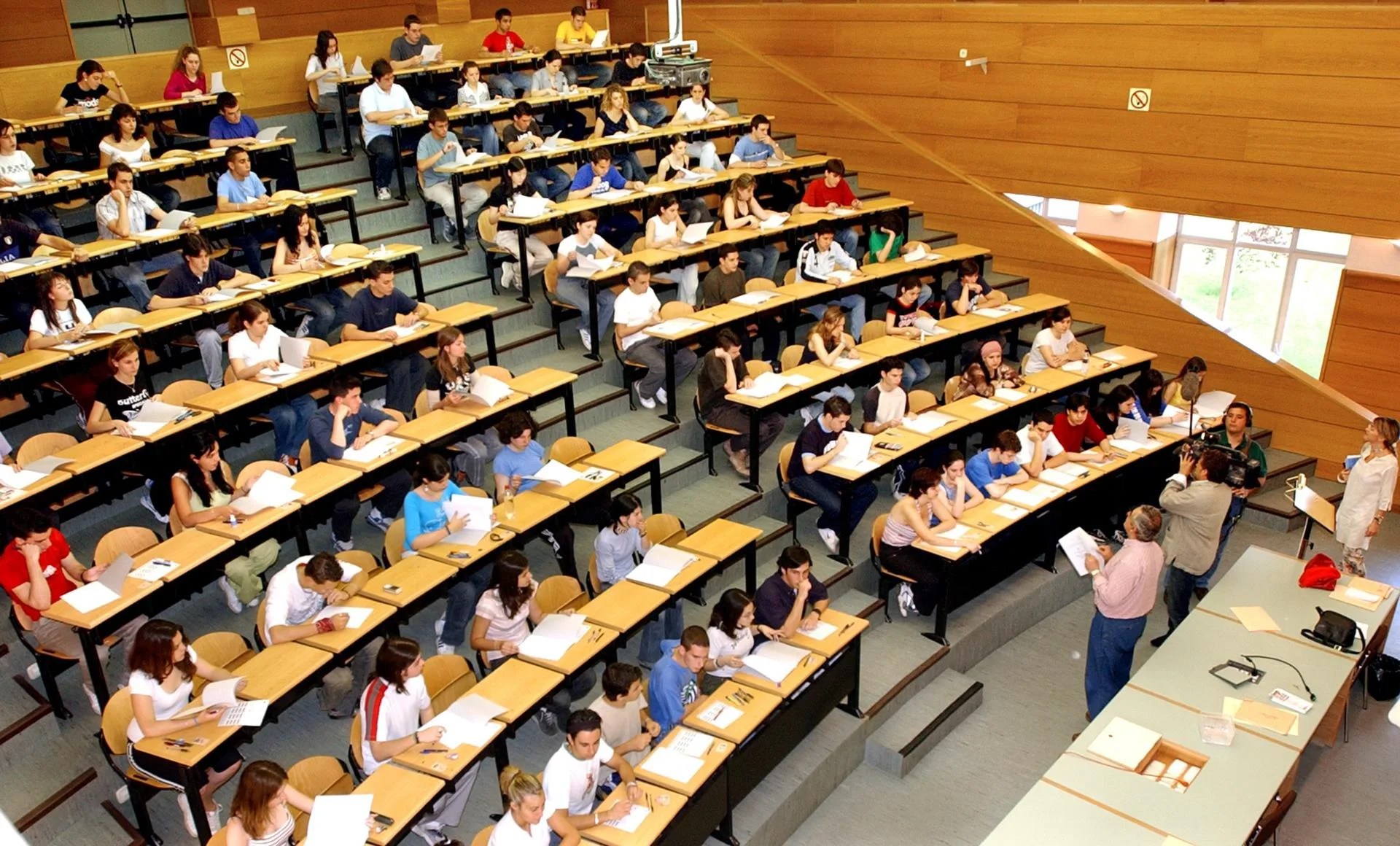 Imagen de archivo de una vista general de un aula de la Universidad Complutense de Madrid. EFE/Bernardo Rodríguez