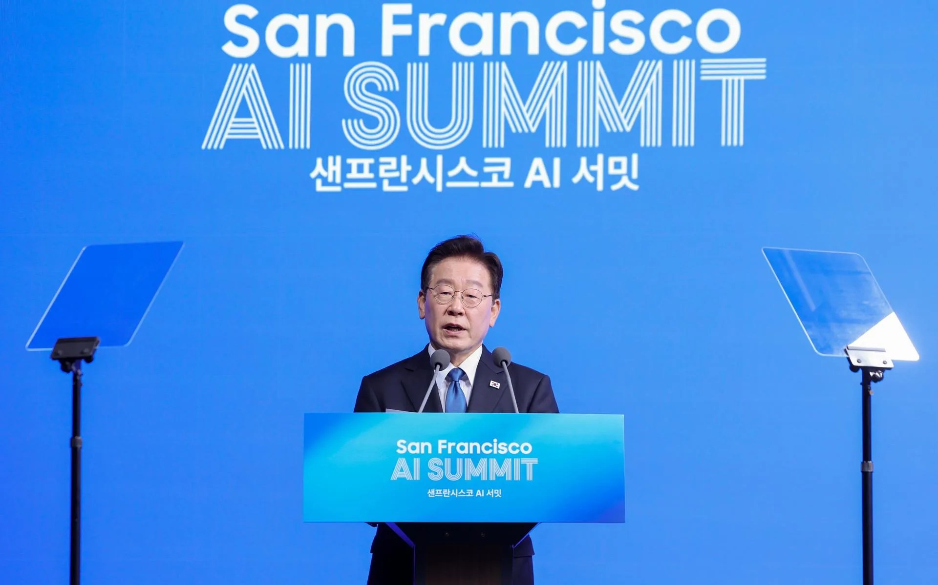 San Francisco (United States), 24/07/2026.- South Korean President Lee Jae Myung unveils the 'San Francisco AI Declaration' during an event in San Francisco, California, USA, 24 July 2026. (Corea del Sur) EFE/EPA/YONHAP SOUTH KOREA OUT