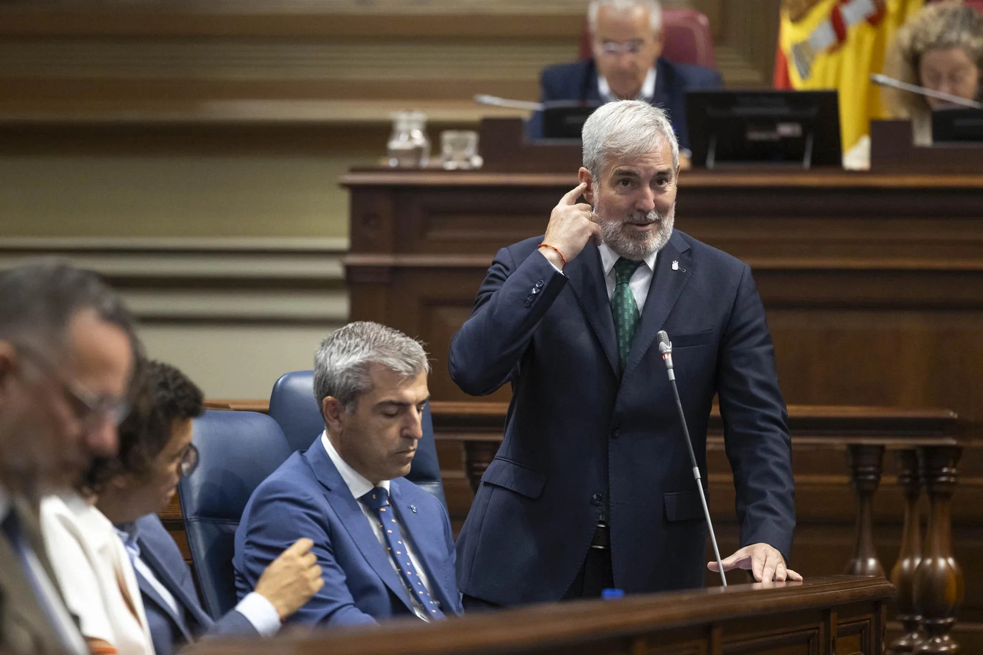 El presidente del Gobierno de Canarias, Fernando Clavijo, durante el pleno del Parlamento de Canarias este martes en Santa Cruz de Tenerife. EFE/ Miguel Barreto