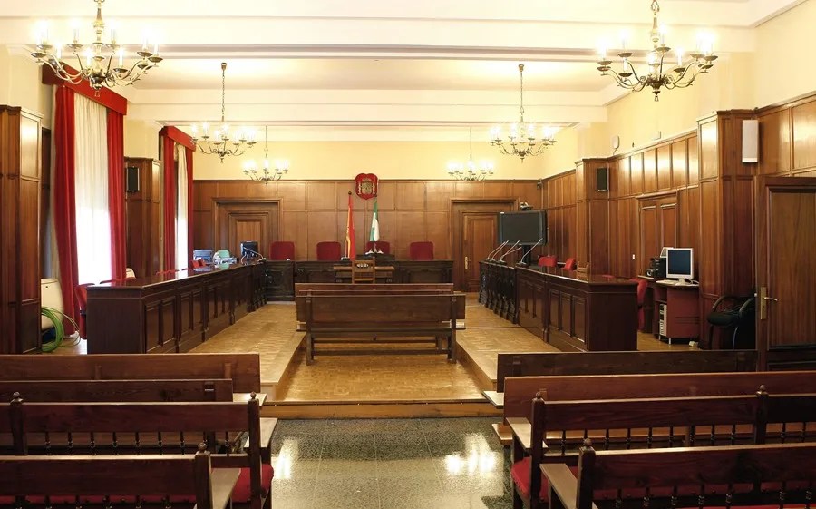 BOE PUBLICA PLAZAS JUECES FISCALES