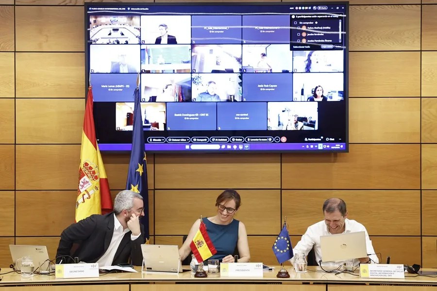 La ministra de Sanidad, Mónica García, urante la reunión, este viernes, del Consejo Interterritorial de Salud