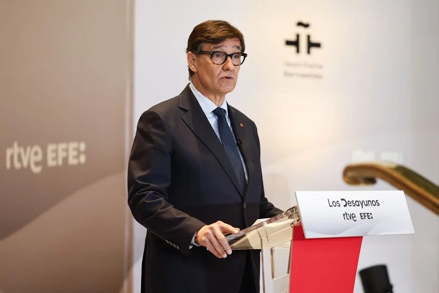 El presidente de la Generalitat de Cataluña, Salvador Illa participa en una nueva entrega de 'Los Desayunos' de RTVE y la Agencia EFE