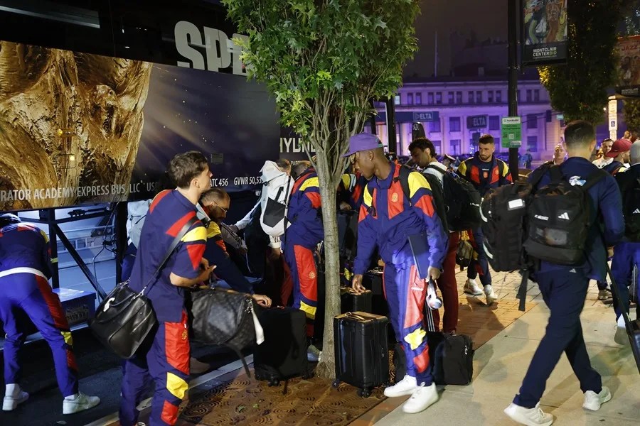Jugadores de España llegan este miércoles al hotel de concentración en Nueva York (Estados Unidos).