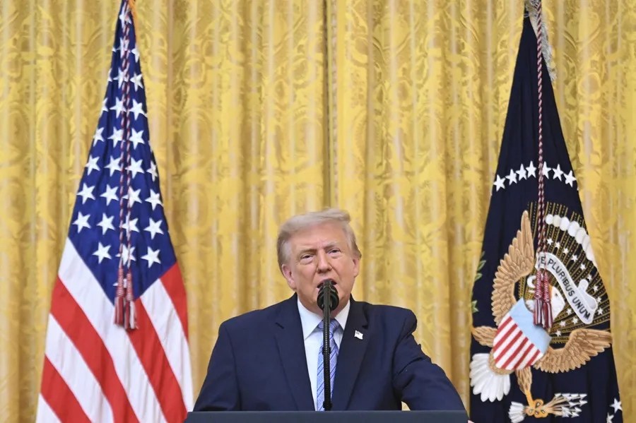 Trump pone en duda la integridad del sistema electoral y denuncia interferencias de China