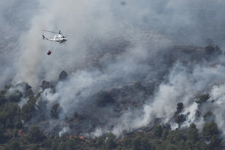 Vista del incendio de La Vall d'Uixò (Castellón).