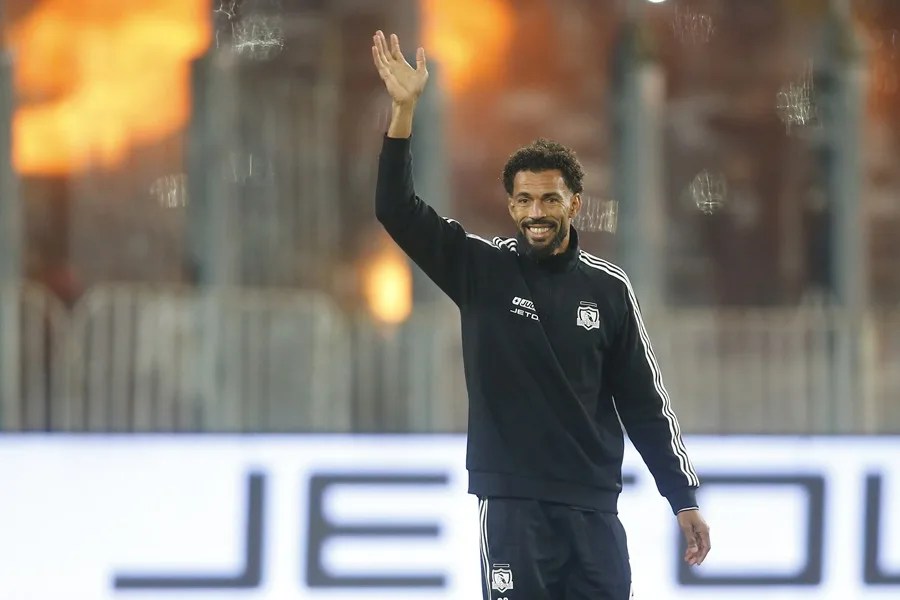 Debut de 'Vozinha' en Colo Colo, aún por definirse, se verá en Argentina, Brasil y México