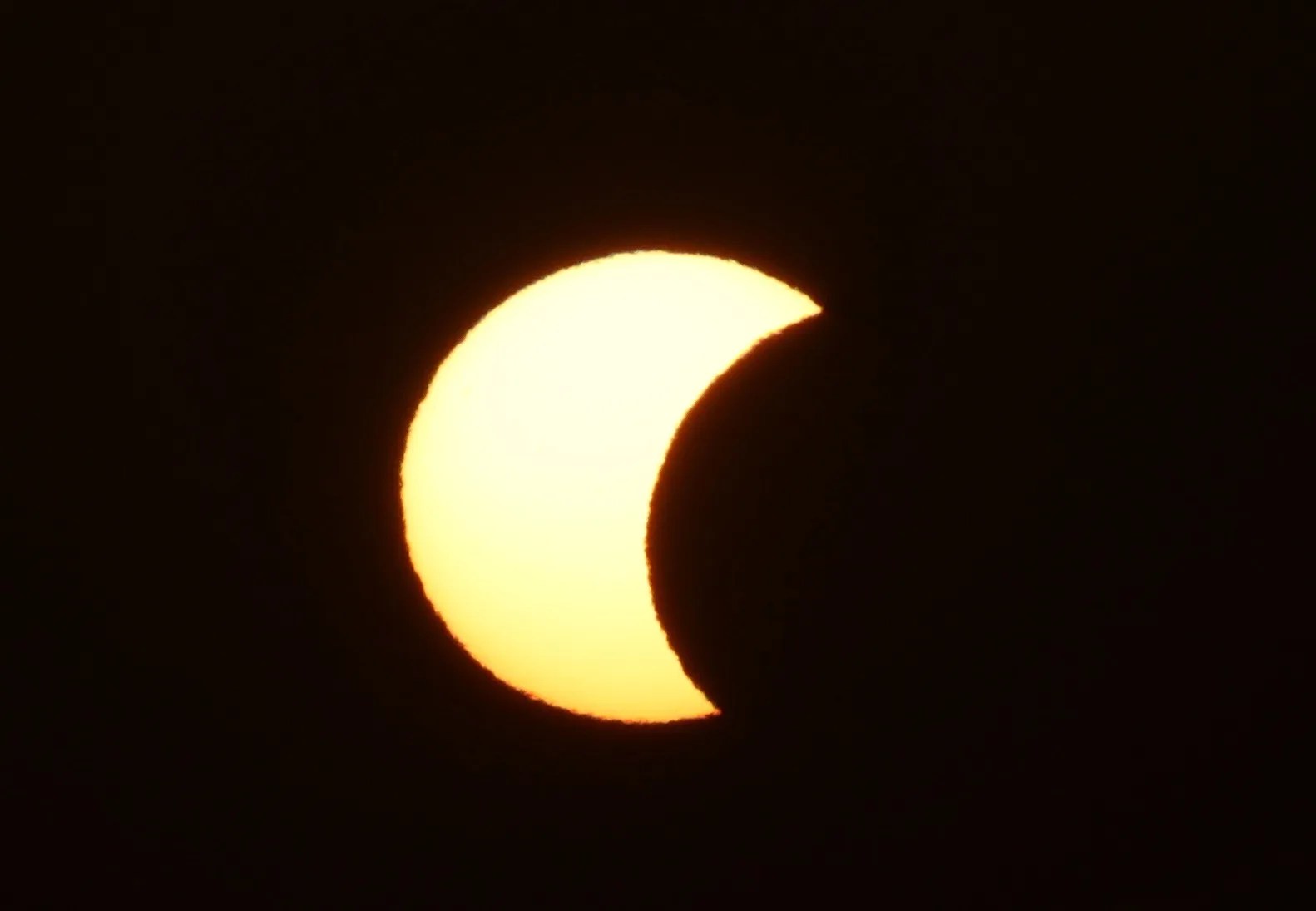Imagen del eclipse solar tomada en Tunez