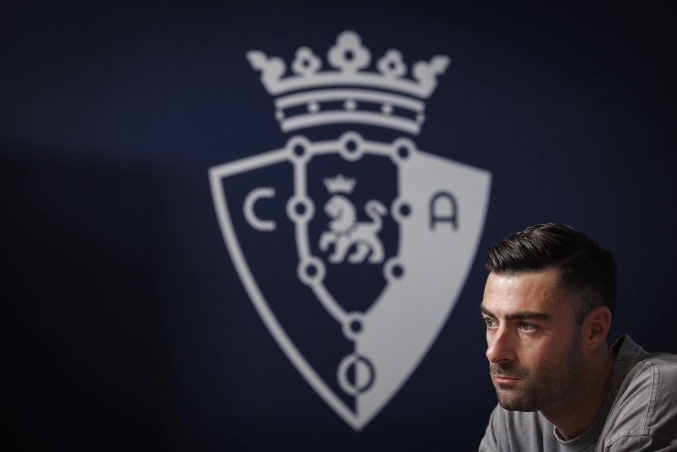 Imagen de la presentación de Rico como nuevo jugador de Osasuna