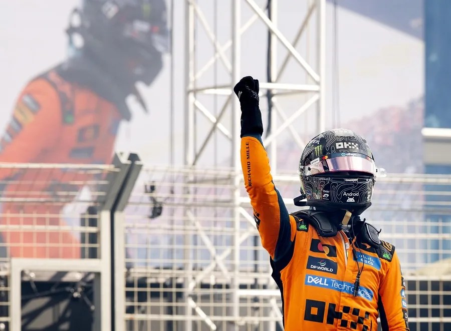 El piloto británico de McLaren, Lando Norris, celebra tras ganar el Gran Premio de Países Bajos de Fórmula 1 en el circuito de Zandvoort, Países Bajos.