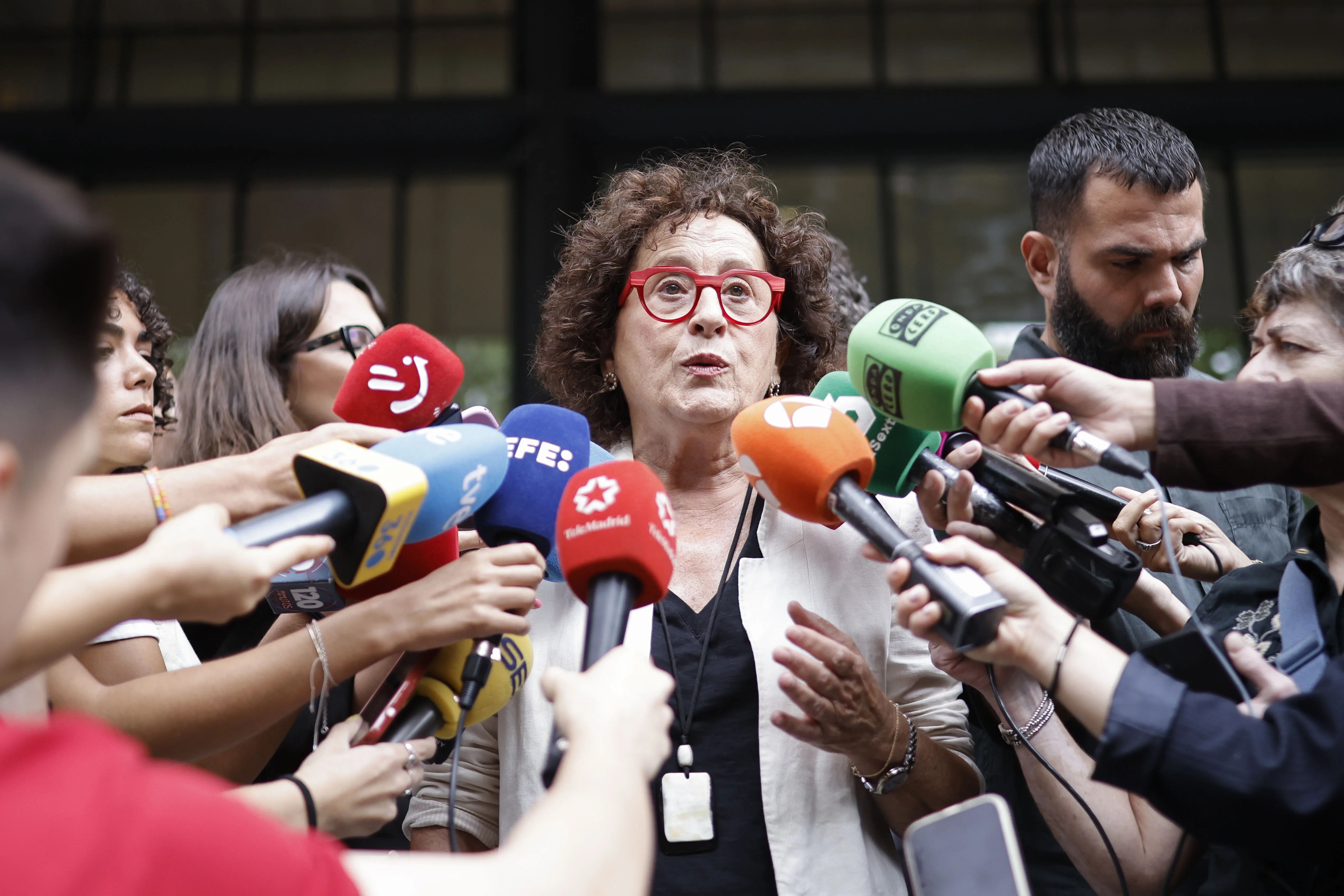 Imagen de la consejera Carmen Maeztu al salir de la reunión sobre los menores de Ceuta