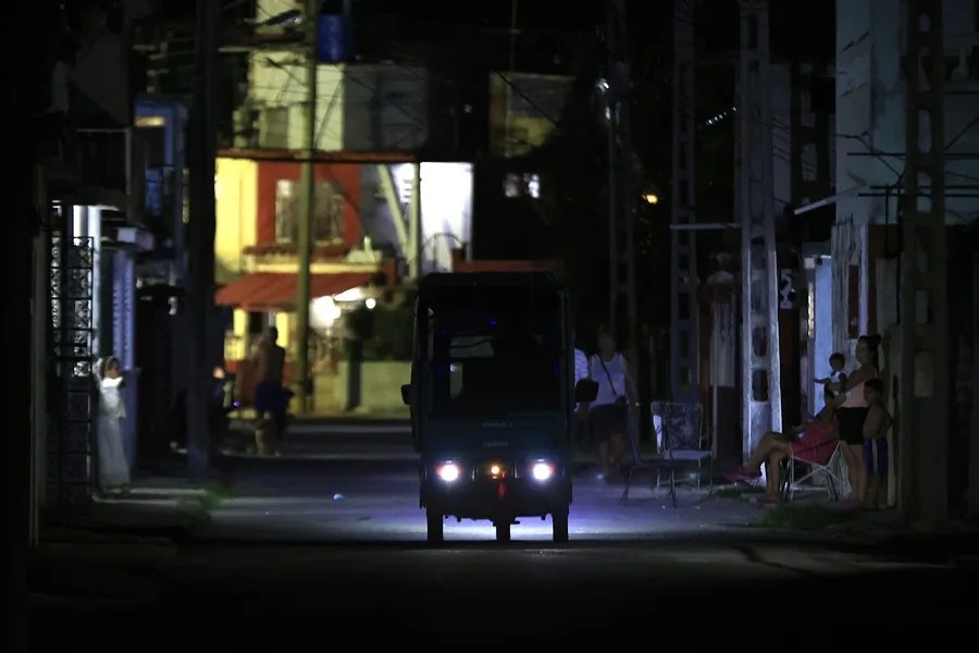 Apagones totales, averías y un bloqueo petrolero: las claves de la crisis energética en Cuba