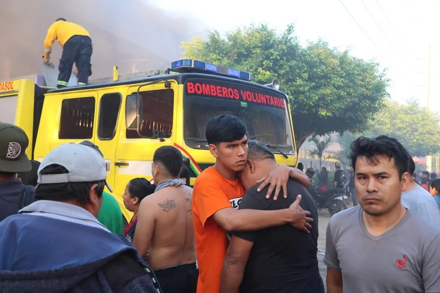 Un incendio afecta al principal mercado de Santa Cruz, la región más poblada de Bolivia